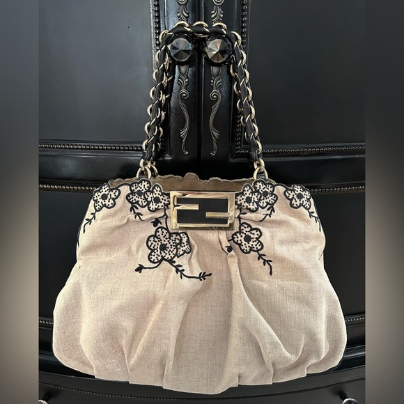 Fendi Handbags - ‼️SOLD‼️ 💯% Authentic Fendi Mia Bag